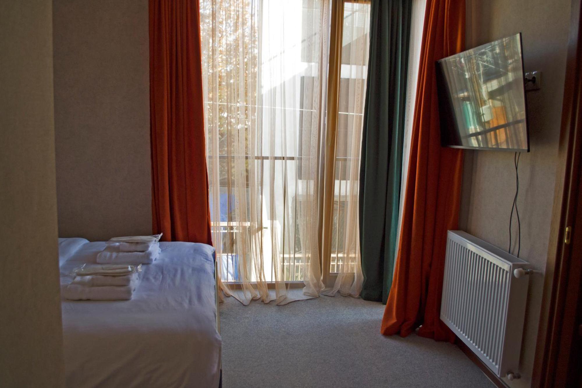 Green Inn Hotel Тбилиси Экстерьер фото
